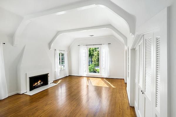 1st image of 148 S Formosa Ave