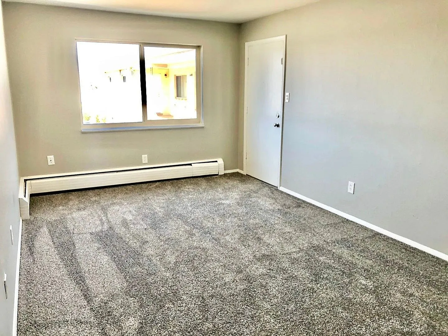Royal Oaks Apartments — Photo 4
