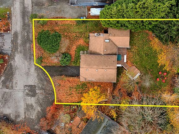 3rd image of 828 Mills Pl NE