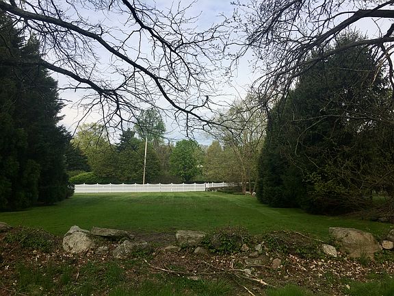 9 Highland Ridge Lane