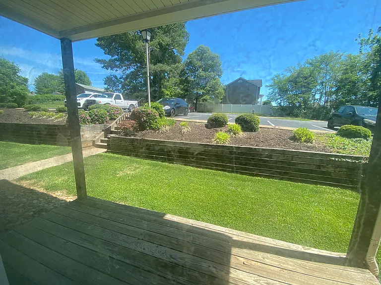 County Green Apartments — Photo 33