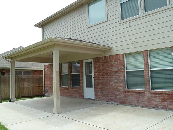 2nd image of 324 Highland Glen Dr