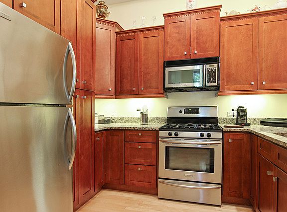 3rd image of 5318 N Ravenswood Ave Unit 108