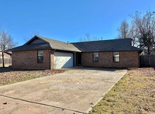 1200 Swan Lake Rd, Edmond, OK 73003