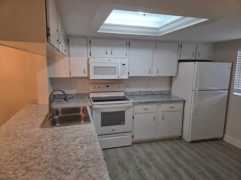 2395 Naples Trace Cir #5 — Photo 3