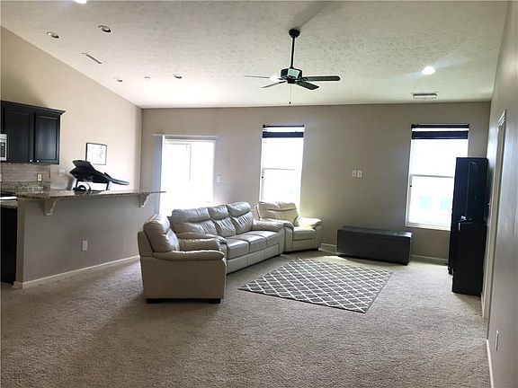 Great Room with Vaulted ceiling and 10ft walls