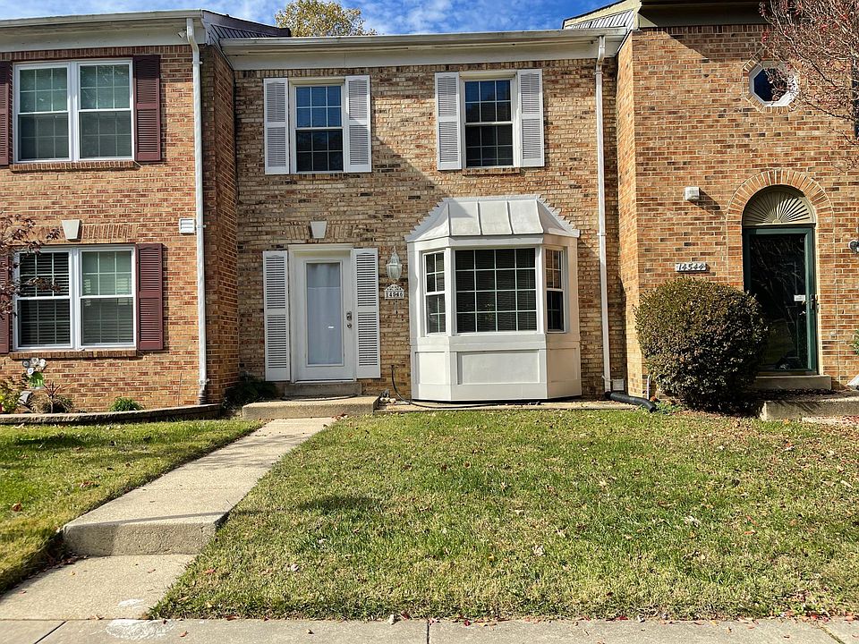 Front 
Grass managed by HOA