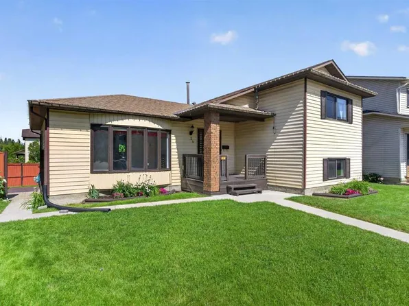 24 E McKenna Mews SE, Calgary, AB T2Z 1W8