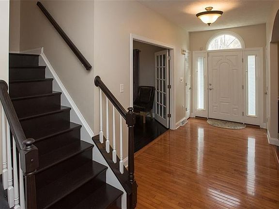 2nd image of 112 Stonebridge Dr