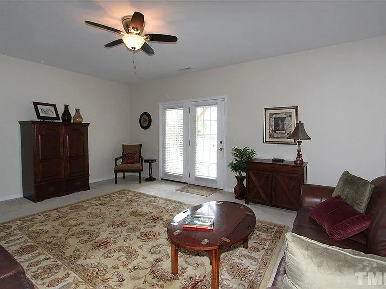 Bonus room (first floor)