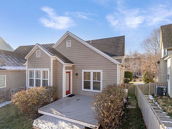 4th image of 226 Huntley Ave