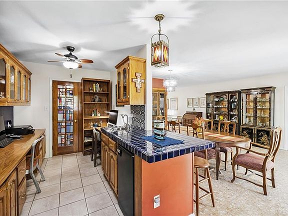 5th image of 1216 Iris Ave
