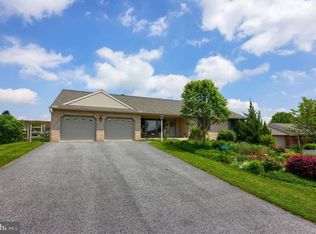 685 Sue Dr, Lititz, PA 17543