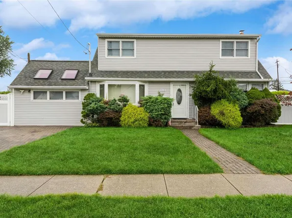 75 S Windhorst Avenue, Bethpage, NY 11714