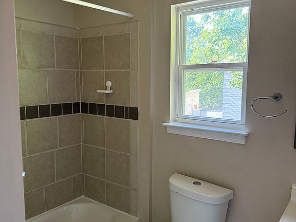 4th image of 5400 Grand Lake Cres