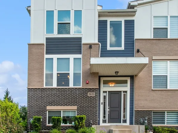29W703 Cambridge St, Warrenville, IL 60555