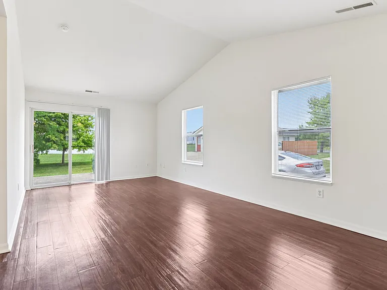 Broadway Village Apartments — Photo 32