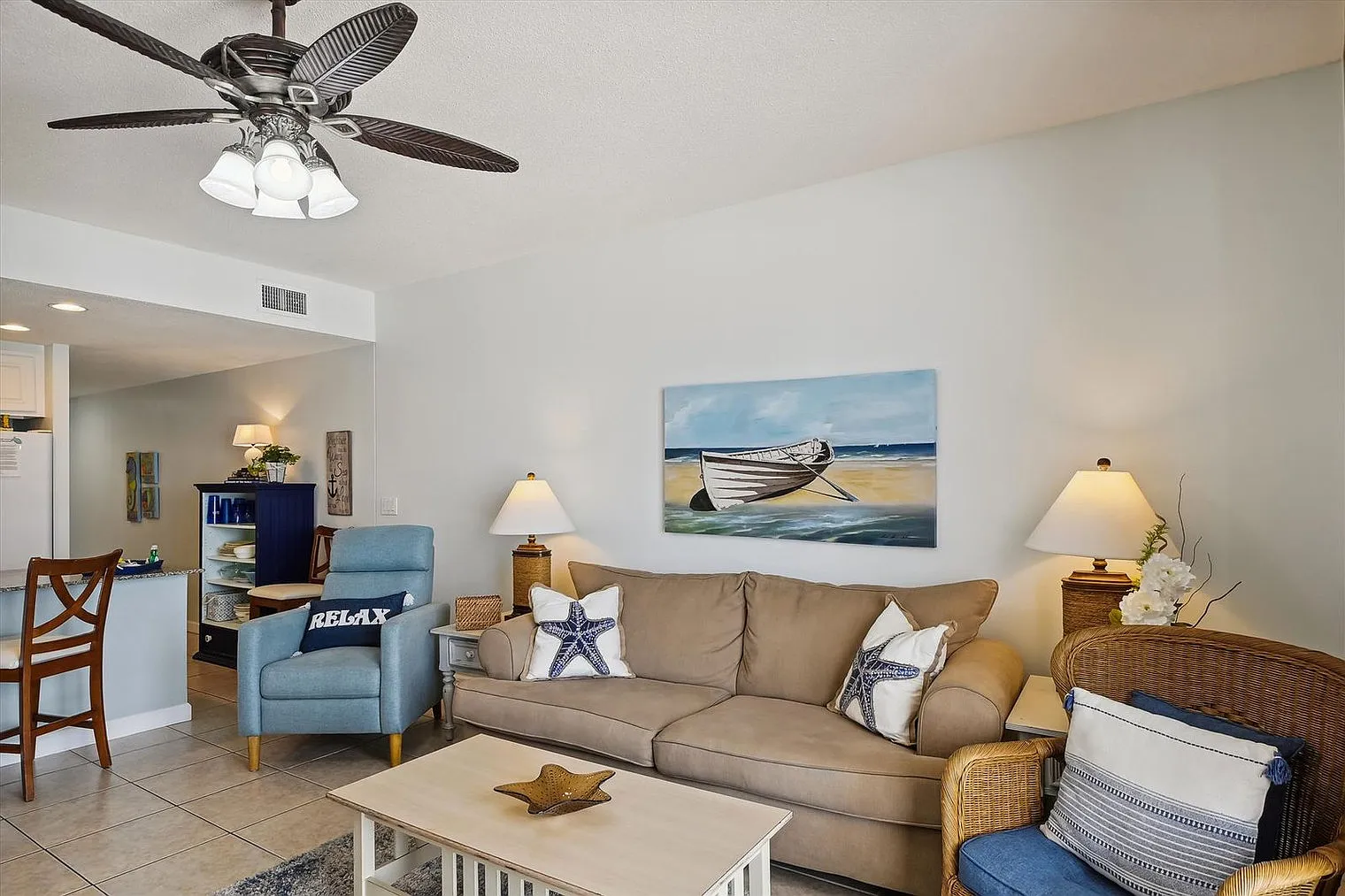 2 bed, 2.0 bath, 1076 sqft, $3,712 — Photo 2
