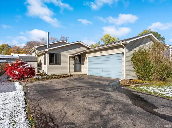 3940 Cone Ave, Rochester Hills, MI 48309