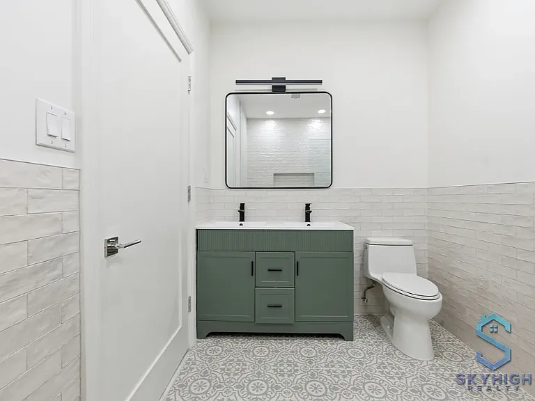 594 Van Buren St #TOWN — Photo 14