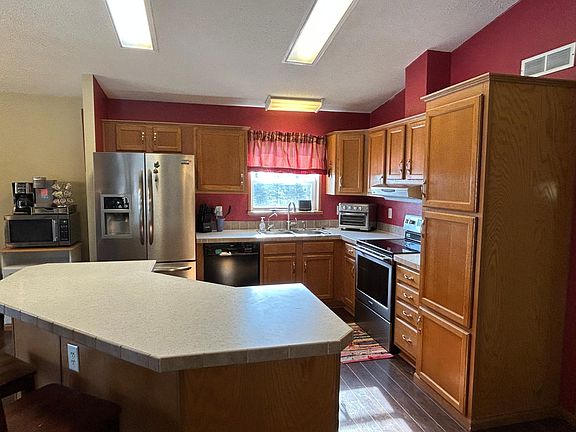 4th image of 2257 Long Lake Rd