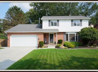 1481 Fairfield Dr, North Tonawanda, NY 14120