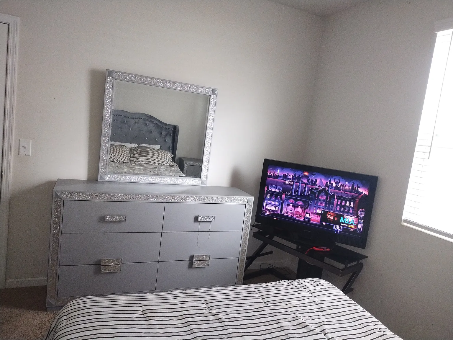 1 bed, 2760 sqft, $900 — Photo 3
