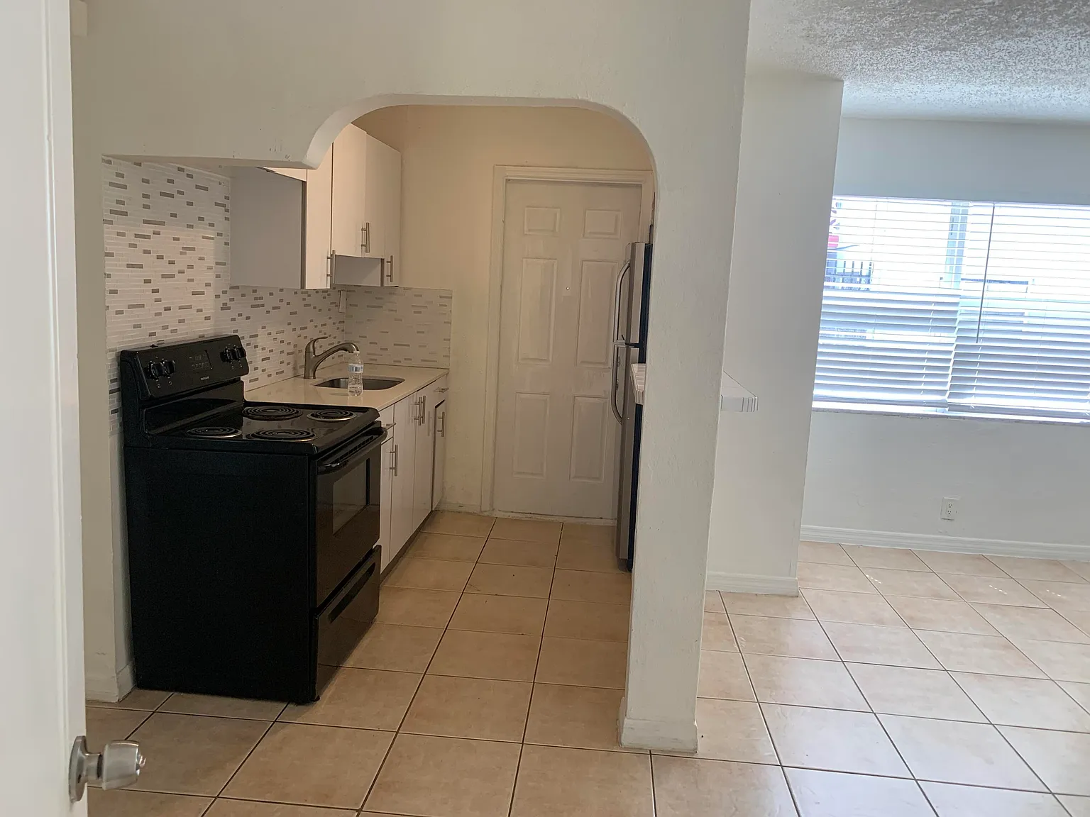 3 bed, 2.0 bath, 1100 sqft, $1,995 — Photo 3