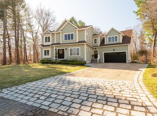 31 Oxbow Rd, Lynnfield, MA 01940