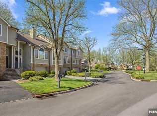 5 Lakeview Dr, Old Tappan, NJ 07675