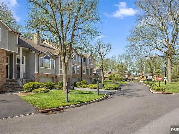 5 Lakeview Dr, Old Tappan, NJ 07675