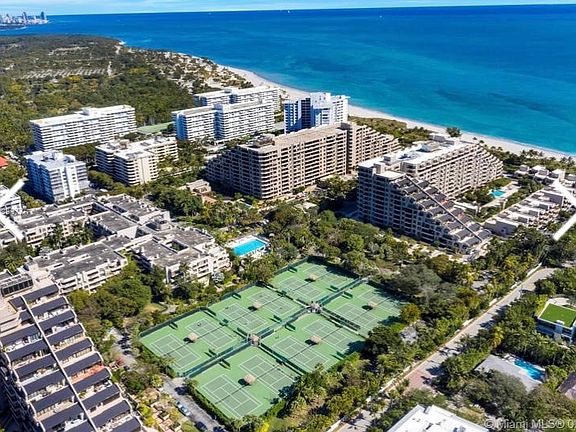 3rd image of 303-181 Crandon Blvd #303