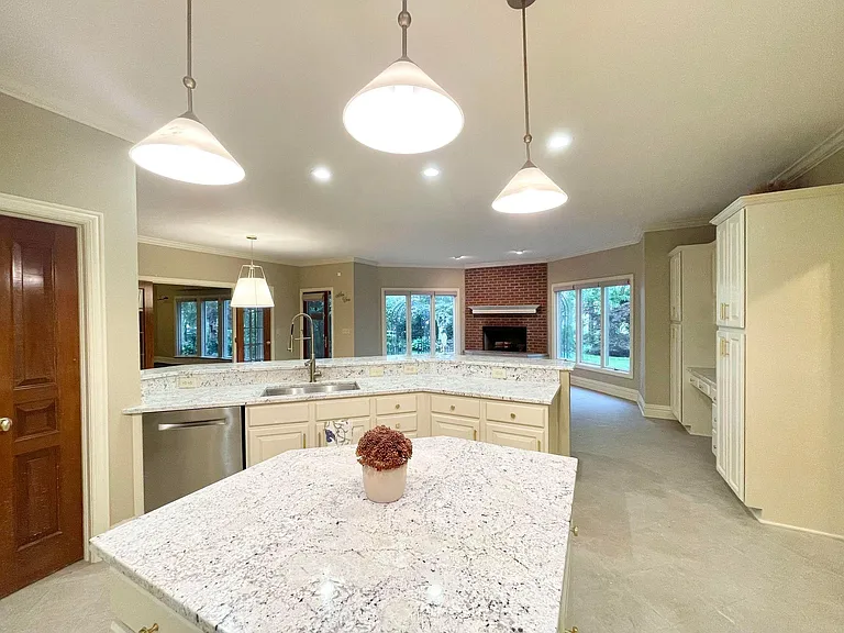 8034 Balmoral Ct — Photo 12