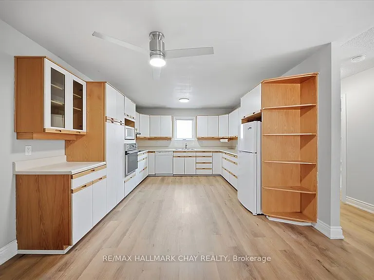 124 Victoria St W #A — Photo 1