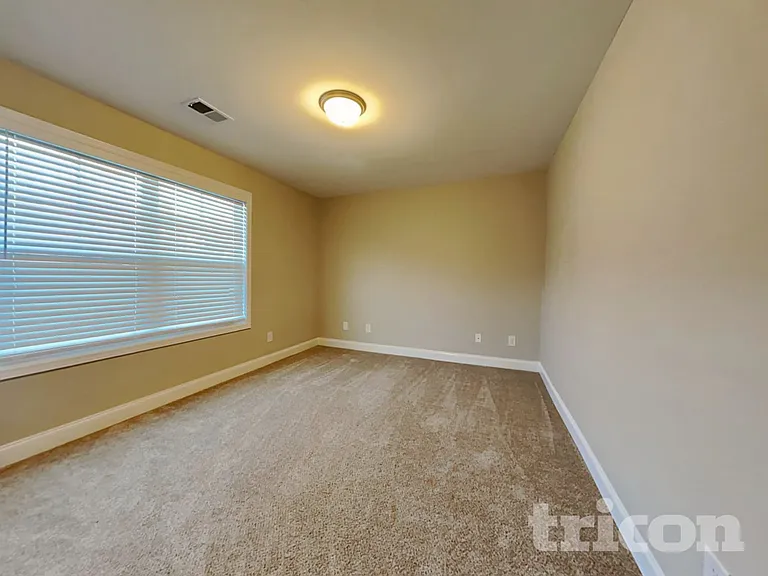 228 Hallmark Cir — Photo 13