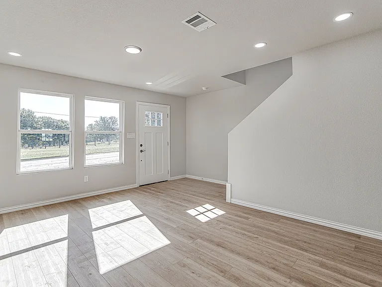 406 Grand Ave — Photo 15