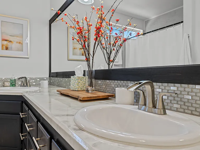 1528 E Falconrim Ct — Photo 46