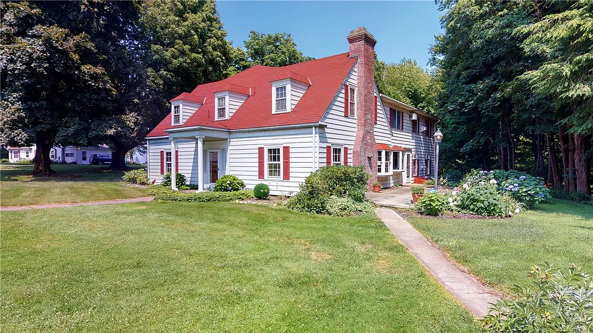 8424 E Lake Rd photo 1