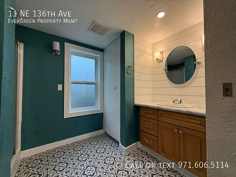 11 NE 136th Ave — Photo 32