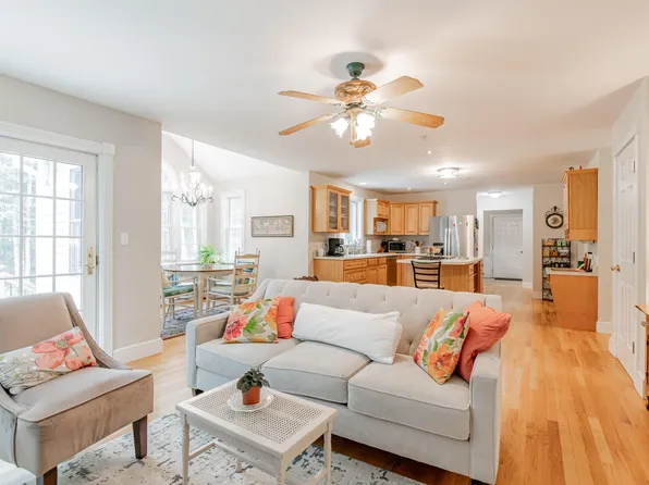 2 Summit Terrace, Falmouth, ME 04105
