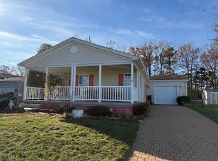 33 Oak Ridge Ln, Manahawkin, NJ 08050