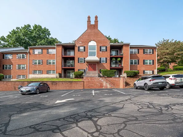 5 Louisburg Square #8, Nashua, NH 03062