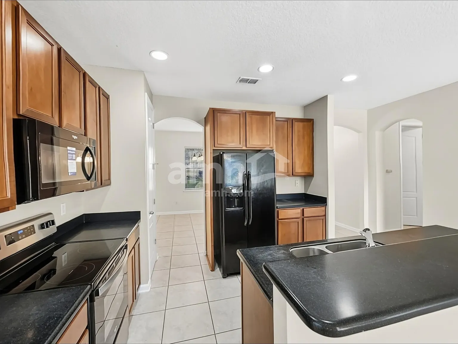 3 bed, 2.0 bath, 1527 sqft, $2,230 — Photo 3