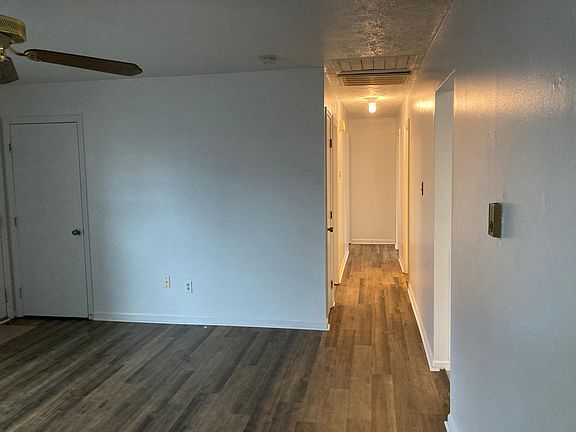3rd image of 1593 Deer Lake Dr