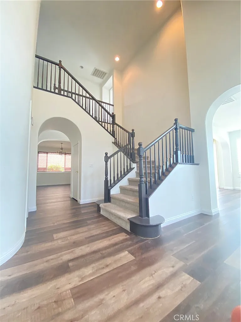 6 bed, 4.5 bath, 3842 sqft, $4,795 — Photo 4