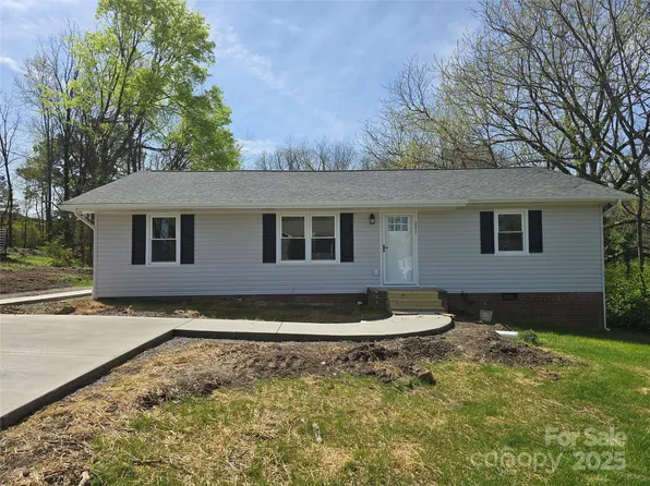 211 W Roswell St, Troy, NC 27371