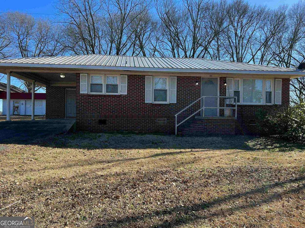 2 bed, 1.0 bath, 925 sqft, $1,236 — Photo 1