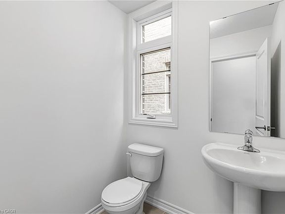 4th image of 8 Daisy St