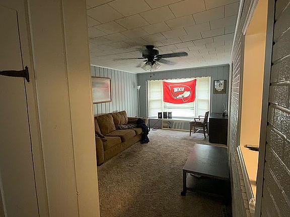 3rd image of 1421 Virginia Dr