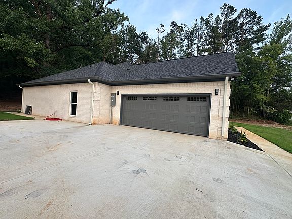 3rd image of 604 Moss Hill Dr